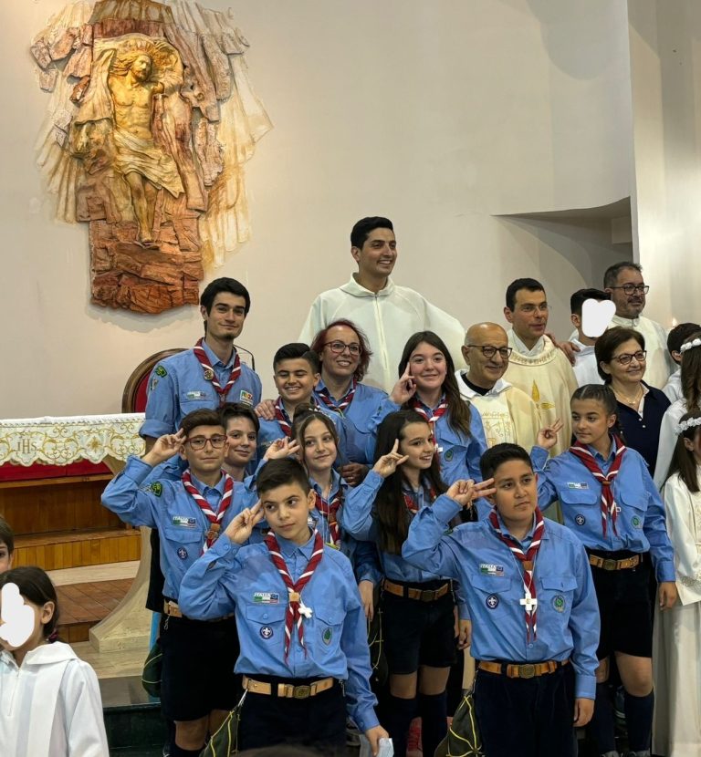 9 Lupi Ricevono il Sacramento della Comunione